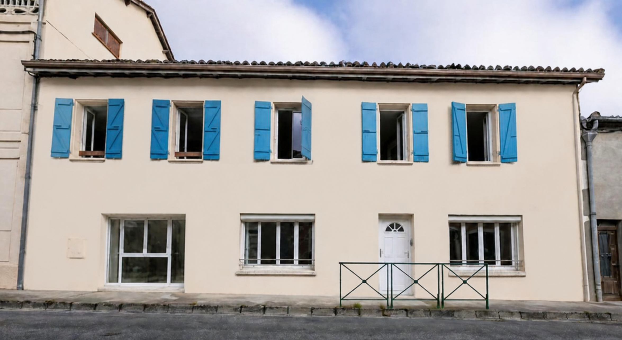 Façade de l’ancienne crèche de Cadours, future maison partagée pour seniors autonomes.